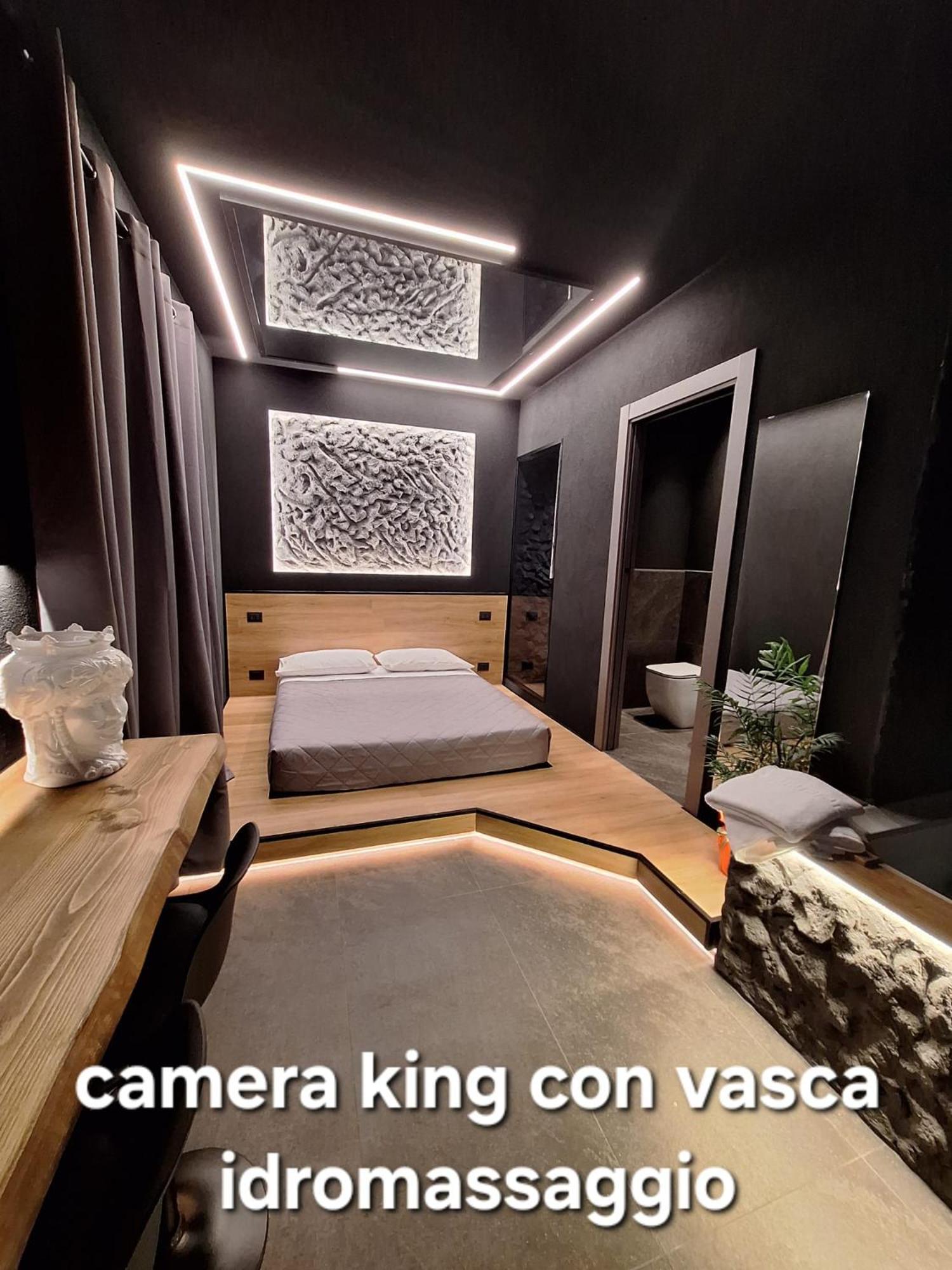 Dark & Light Rooms & Luxury Suites CTA Exterior foto
