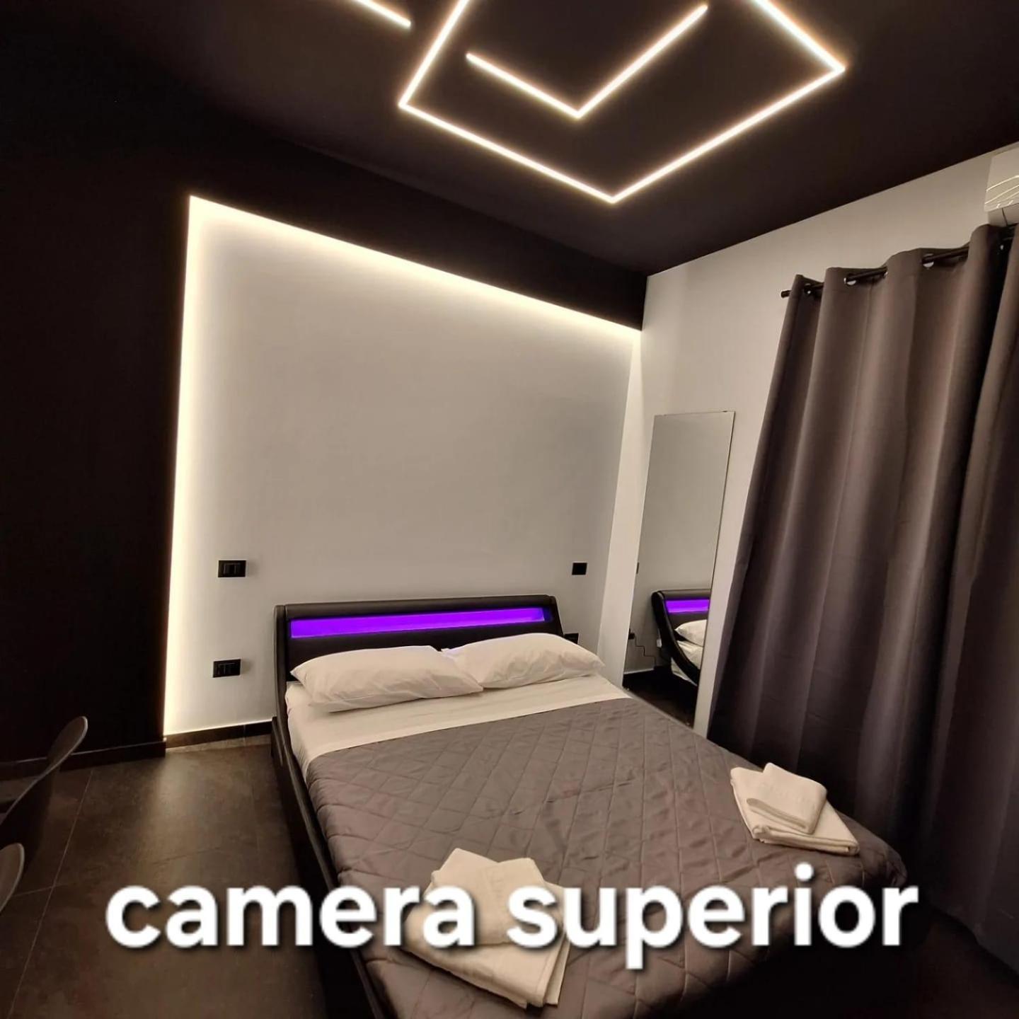Dark & Light Rooms & Luxury Suites CTA Exterior foto