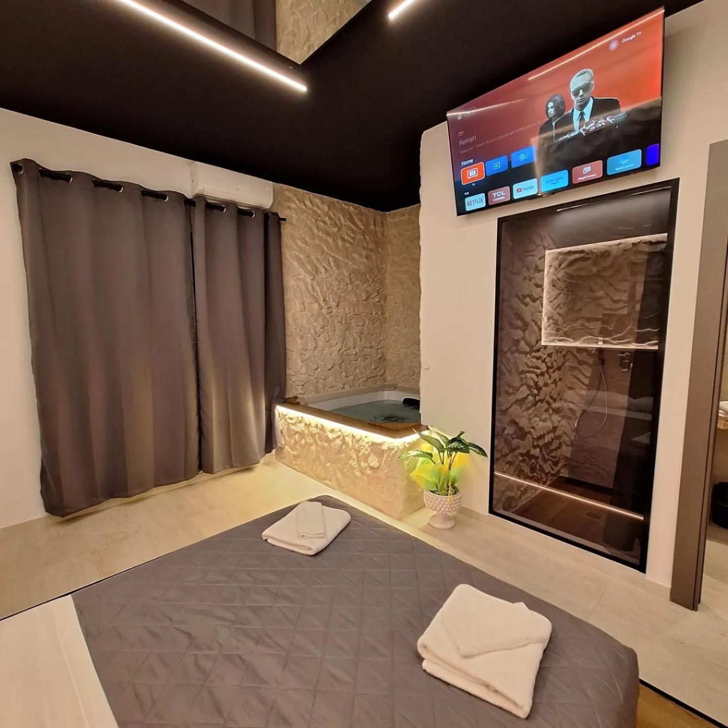 Dark & Light Rooms & Luxury Suites CTA Exterior foto