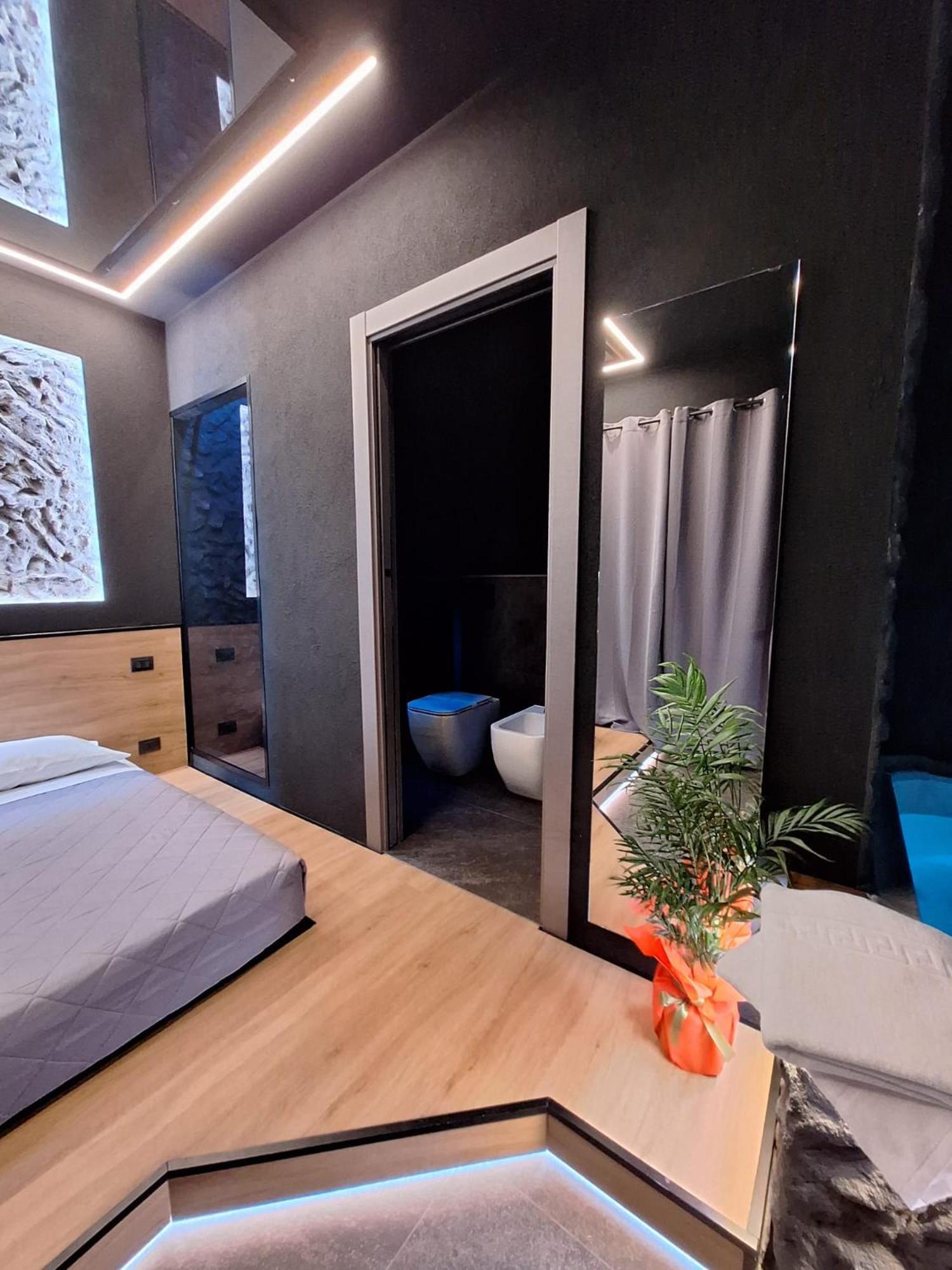 Dark & Light Rooms & Luxury Suites CTA Exterior foto